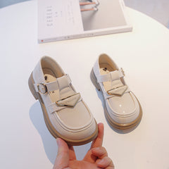 Spring and Autumn Girls' Leather Moccasins with Metal Decor