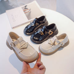 Spring and Autumn Girls' Leather Moccasins with Metal Decor