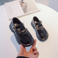 Spring and Autumn Girls' Leather Moccasins with Metal Decor