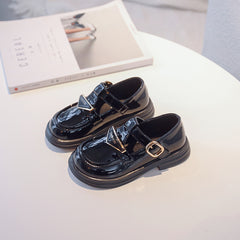 Spring and Autumn Girls' Leather Moccasins with Metal Decor