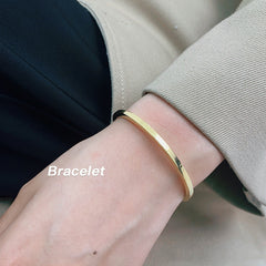 Retro Minimalist Women's Watch with Metallic Bracelet