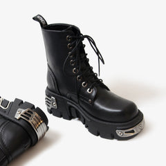 Chunky Sole Motorcycle Boots with Vintage Lace-Up Design