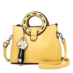 Fashionable Round Ring Handbag for Women (Fall 2020)